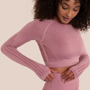 Oceans Apart Cropped Long Sleeve Athletic Top with Cut Outs Womens Size M